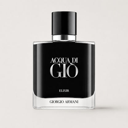 Frasco de perfume Giorgio Armani Acqua di Gio Elixir de Ricky Luxury con diseño elegante en vidrio negro y tapa negra