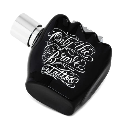 Frasco de perfume Diesel Only The Brave Tattoo en color negro con diseño de puño y letras blancas de Ricky Luxury