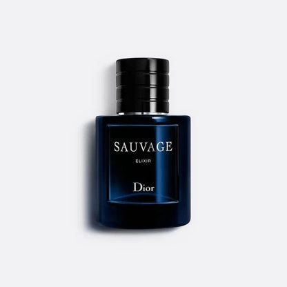 Frasco de perfume Dior Sauvage Elixir de color azul oscuro con tapón negro, disponible en Ricky Luxury
