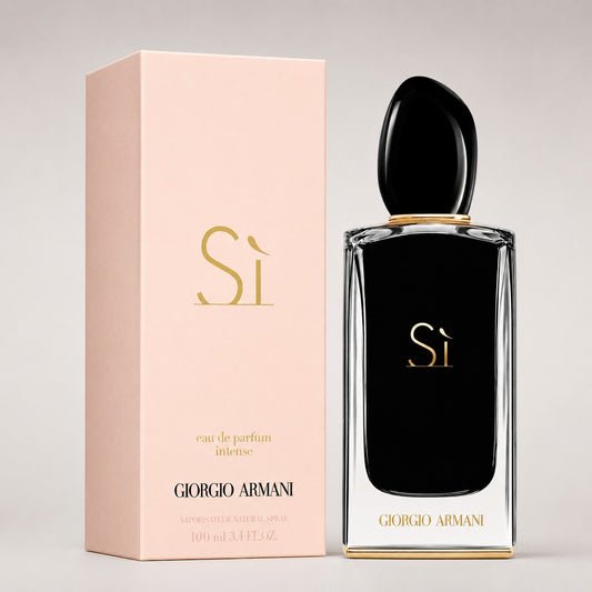 Perfume Giorgio Armani Si Intense de Ricky Luxury con caja rosa y frasco de cristal negro con tapón oscuro