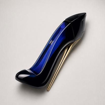 Perfume Carolina Herrera Good Girl Negro de Ricky Luxury con frasco en forma de zapato de tacón azul y dorado