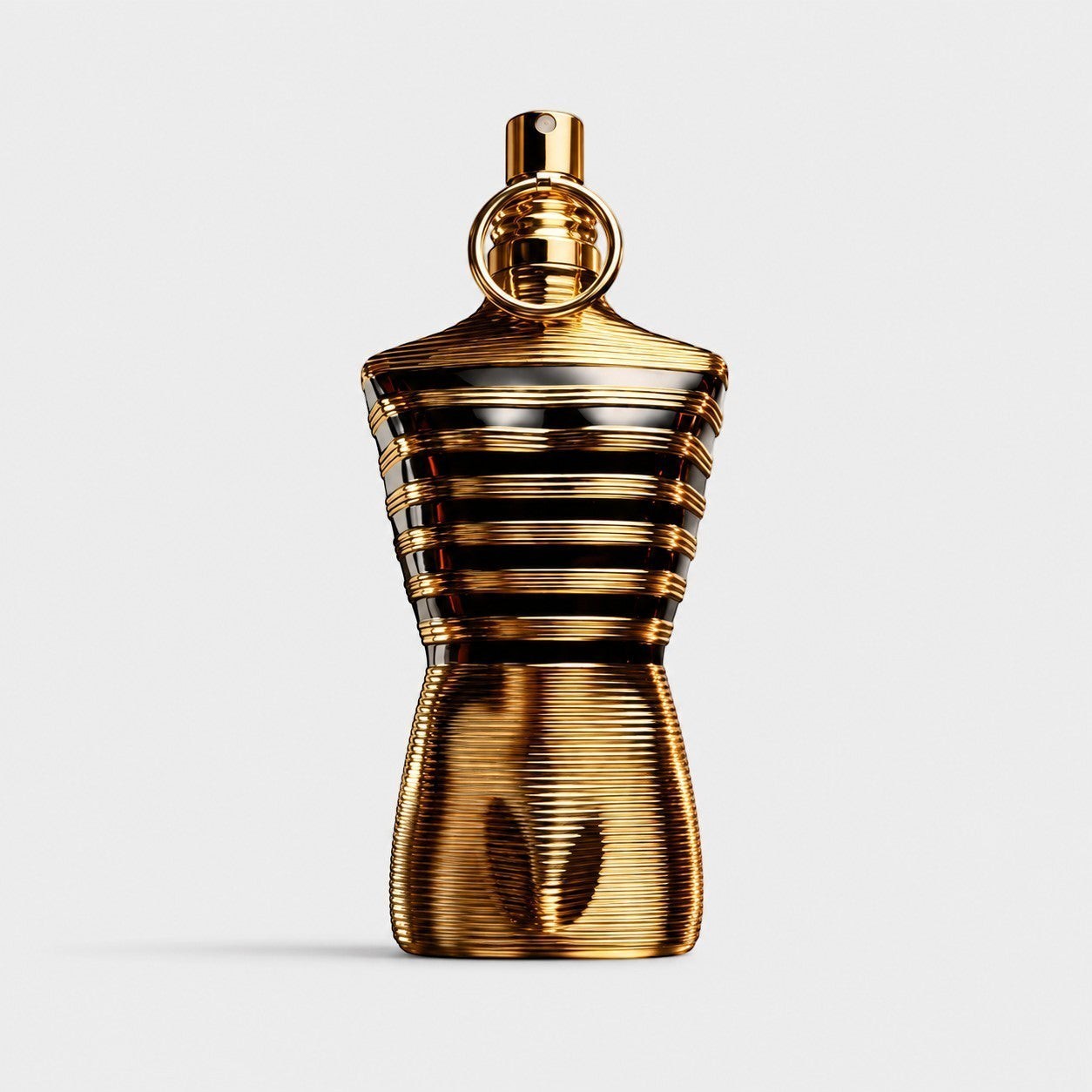Frasco de perfume Jean Paul Gaultier Le Male Elixir en Ricky Luxury con diseño de torso dorado y rayas negras