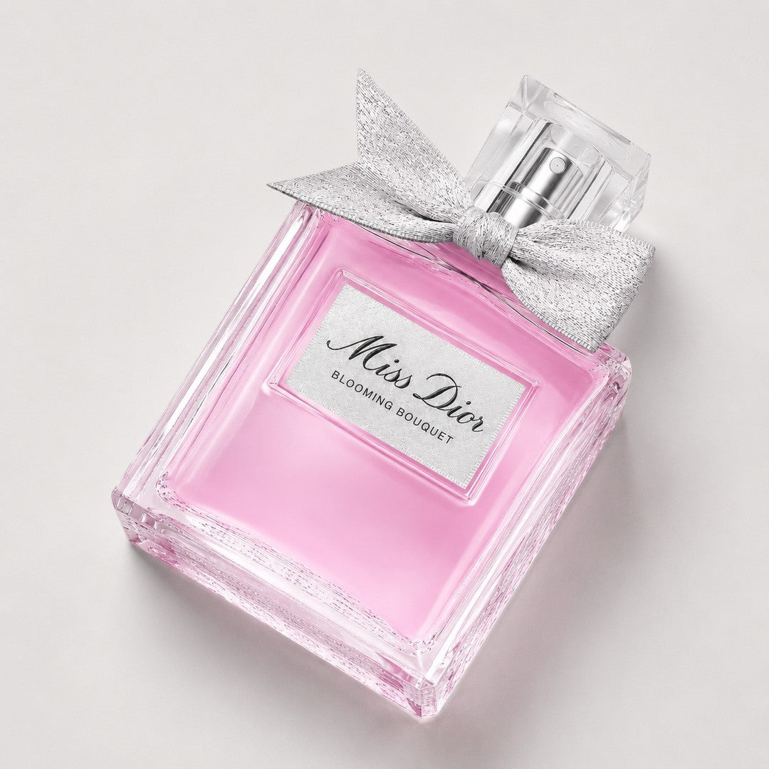 Perfume Dior Miss Dior Blooming Bouquet de Ricky Luxury en frasco de cristal rosa con lazo plateado