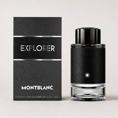 Perfume Montblanc Explorer de Ricky Luxury en frasco cilíndrico negro con caja a juego sobre fondo neutro
