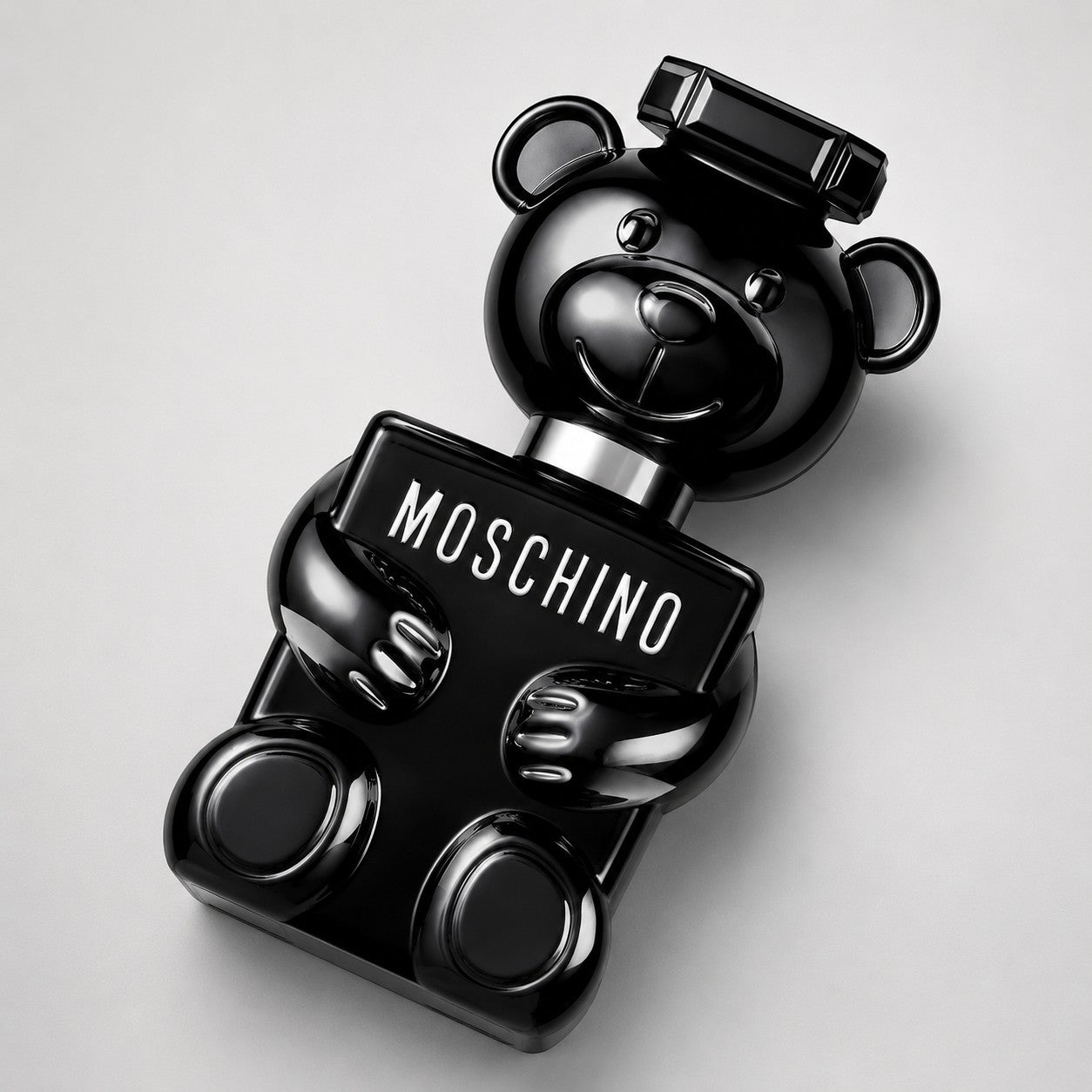 Frasco de perfume Moschino Toy Boy de Ricky Luxury con forma de oso de peluche en cristal negro brillante
