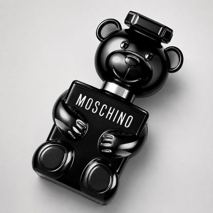 Frasco de perfume Moschino Toy Boy de Ricky Luxury con forma de oso de peluche en cristal negro brillante