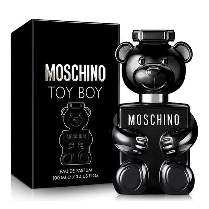 Perfume Moschino Toy Boy de Ricky Luxury en frasco negro brillante con forma de oso y su caja a juego