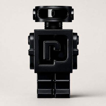 Frasco de perfume Paco Rabanne Phantom con diseño de robot negro mate de Ricky Luxury
