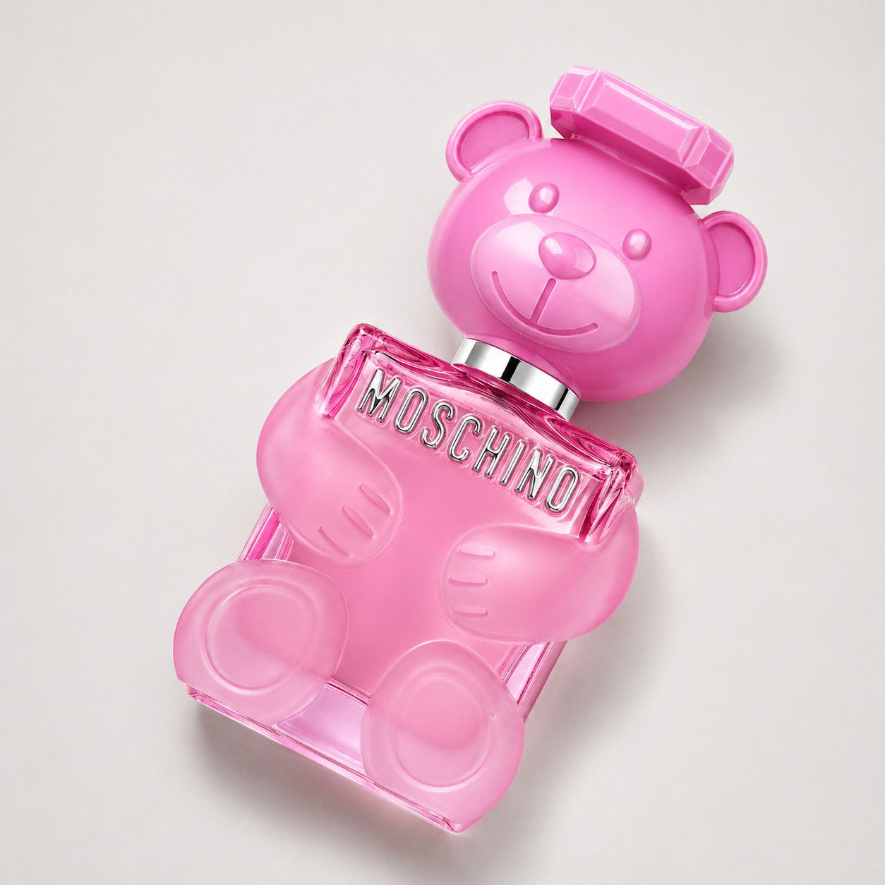 Perfume Moschino Toy 2 Bubble Gum de Ricky Luxury en frasco de vidrio rosa con forma de oso icónico