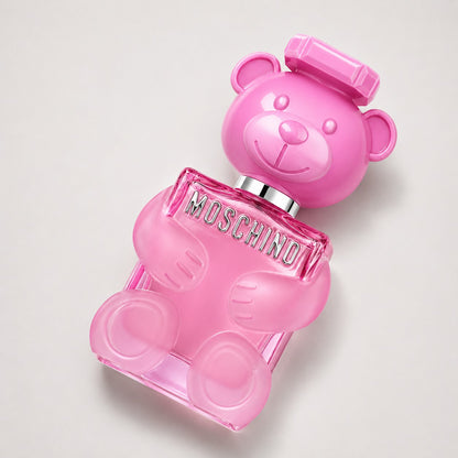 Perfume Moschino Toy 2 Bubble Gum de Ricky Luxury en frasco de vidrio rosa con forma de oso icónico