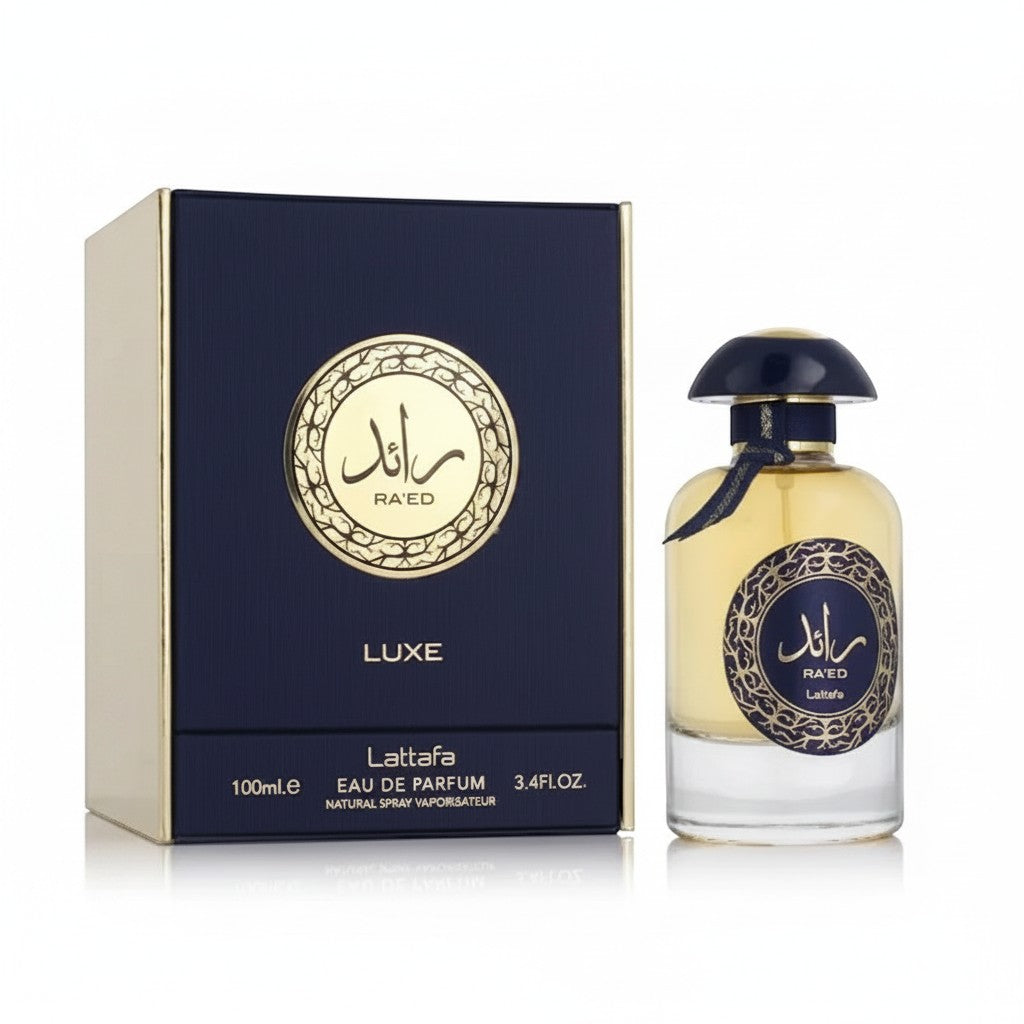 Perfume Lattafa Ra'ed Luxe de Ricky Luxury con caja azul marino y frasco de cristal con detalles dorados