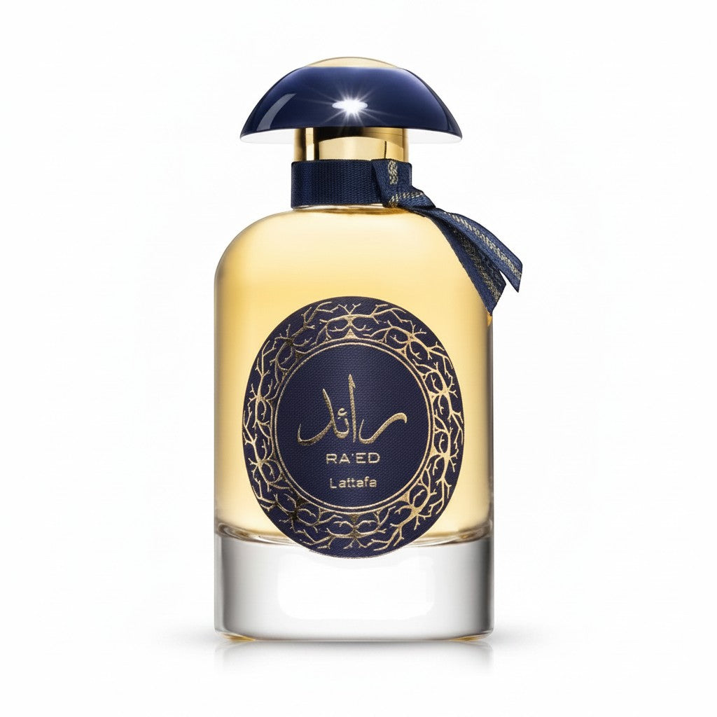 Perfume Lattafa Ra'ed Luxe de Ricky Luxury en frasco de cristal con etiqueta azul y detalles dorados