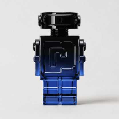 Frasco de perfume Paco Rabanne Phantom Intense de Ricky Luxury con diseño de robot en degradado azul y negro